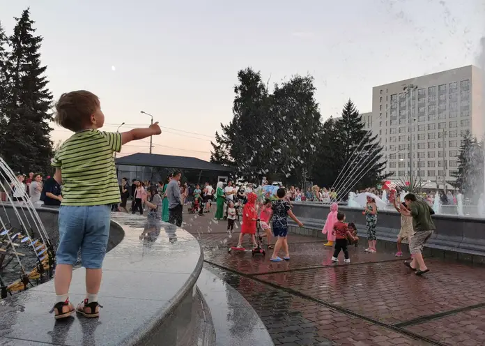 В Красноярске в День Победы на Театральной площади фонтан исполнит военные песни