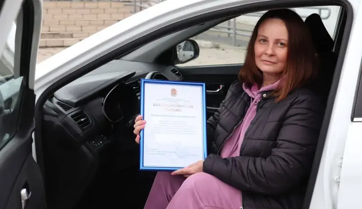 В Красноярске таксистка не позволила 74-летней пенсионерке отдать деньги мошенникам