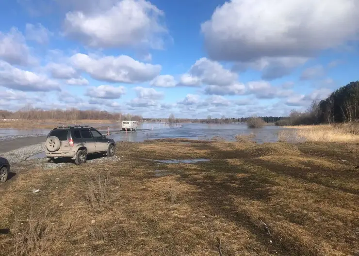 В Красноярском крае подтопило дорогу и один дом из-за разлива реки Чулым