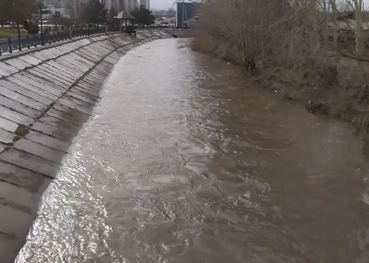 В Красноярске начался паводок на реке Кача