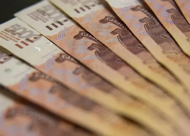 Житель Ачинска забрал из банкомата забытые 33 тысячи рублей