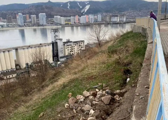 В Красноярске ищут подрядчика для укрепления склона в районе улицы Дачной
