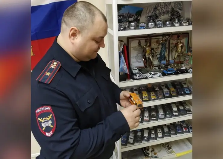 В Железногорске командир взвода ДПС выбрал профессию благодаря детской мечте