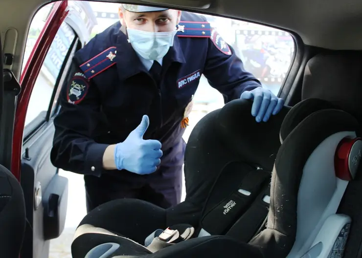 На выходных в Красноярске инспекторы ДПС проверят перевозку детей в машинах