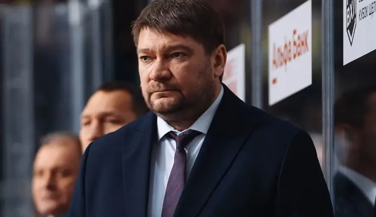 Максим Галанов останется на посту главного тренера красноярского хоккейного «Сокола»