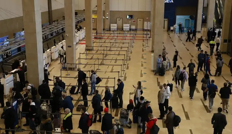 На вокзале и в аэропорту Красноярска ввели максимальные меры безопасности после теракта в Подмосковье