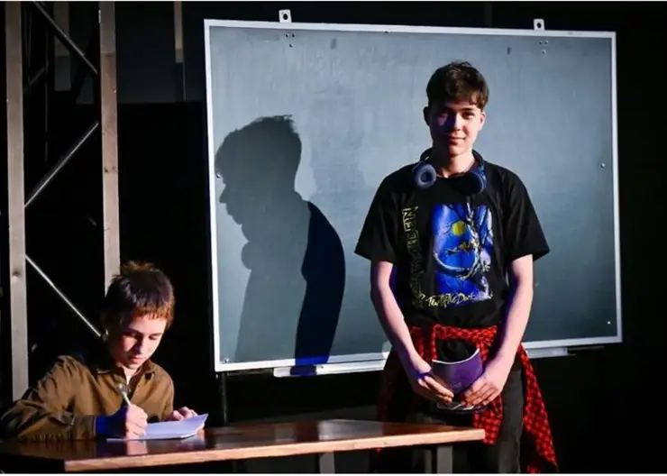 В Красноярске прошёл необычный спектакль о подростковых проблемах