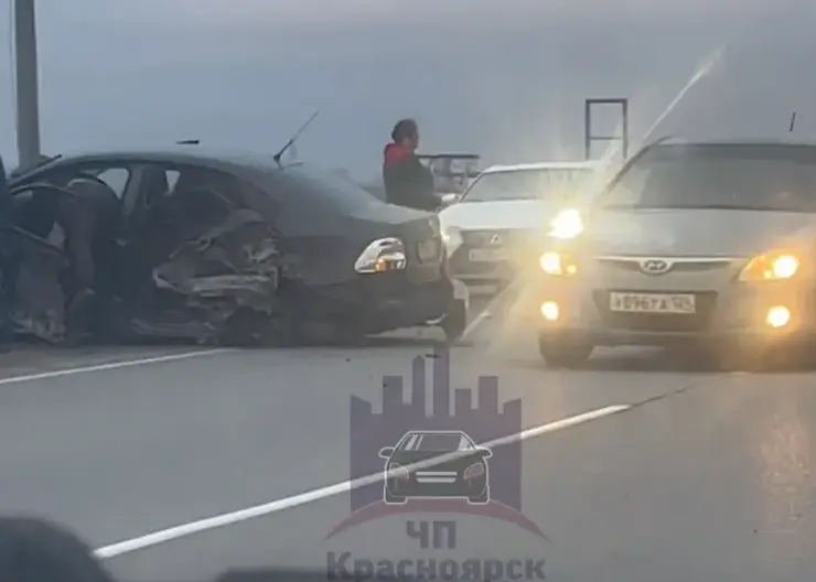 Под Красноярском в аварии пострадали два человека