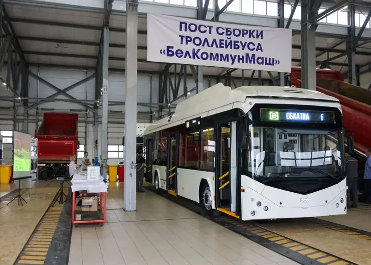На промплощадке в Красноярске собрали первый троллейбус