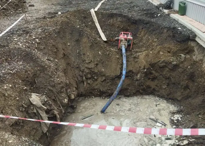 В микрорайоне «Живём» под Красноярском продолжают решать вопрос с водой