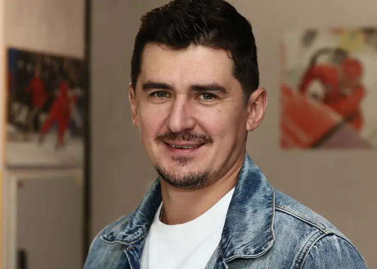 Хоккеист Сергей Ломанов продлил контракт с «Енисеем»
