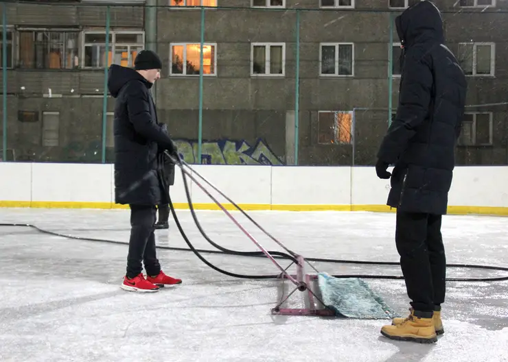 Дворовые спортивные площадки Красноярска готовят к зиме