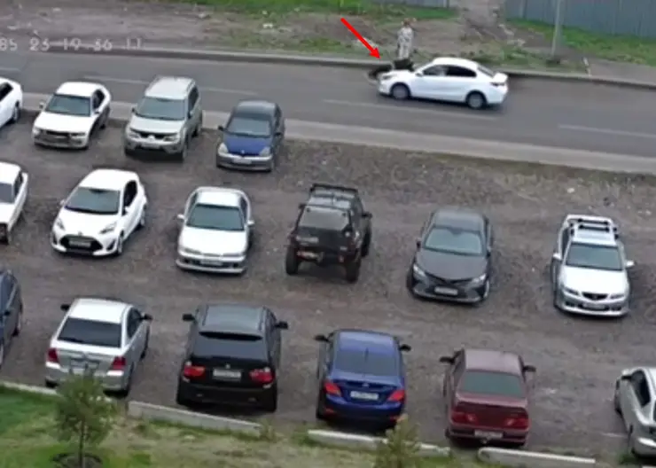В Красноярске 11-летняя школьница перебегала дорогу в неположенном месте и попала под авто