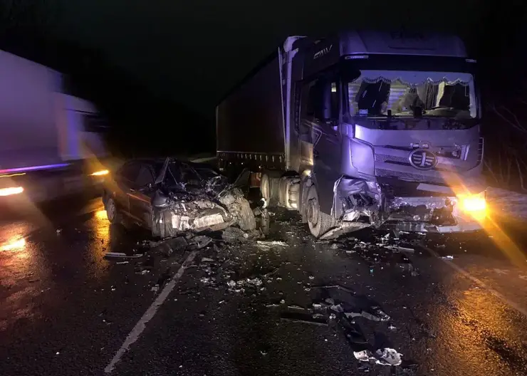 В Красноярском крае произошло смертельное ДТП с автомобилем и грузовиком