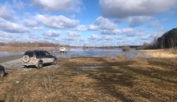 В Красноярском крае подтопило дорогу и один дом из-за разлива реки Чулым