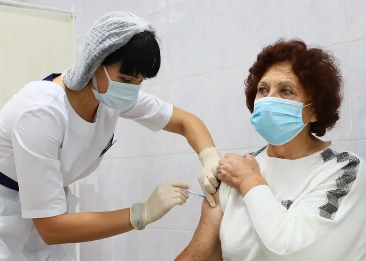 Почти половину прививок от коронавируса поставили жителям Красноярского края старше 60 лет