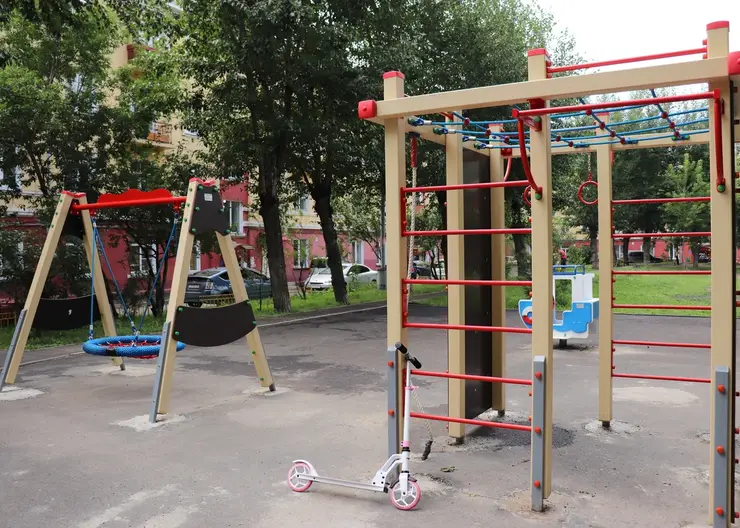 Благодаря экономии в Ленинском районе Красноярска отремонтировали еще один двор