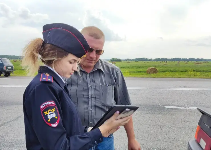 В Красноярском крае сотрудники госавтоинспекции проводят рейды по безопасности дорожного движения