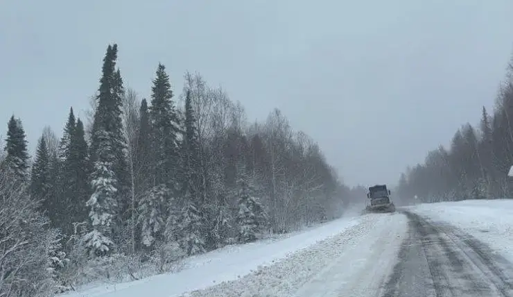 Трассы Красноярского края засыпало снегом