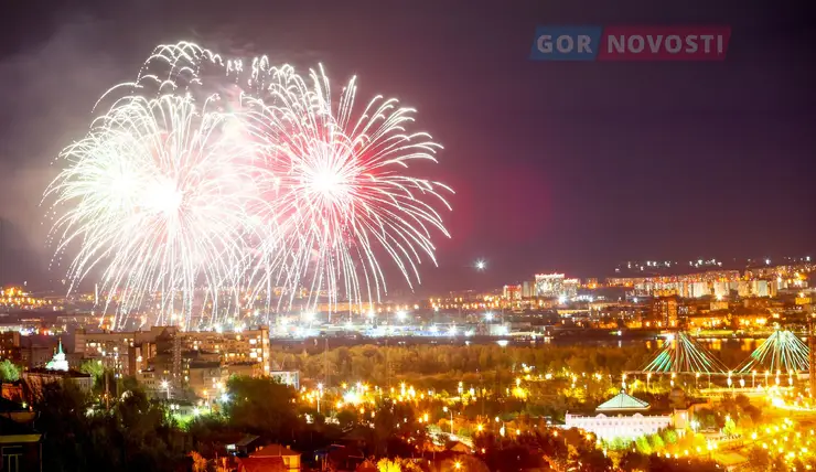 В Красноярске в честь Дня города прогремел праздничный салют