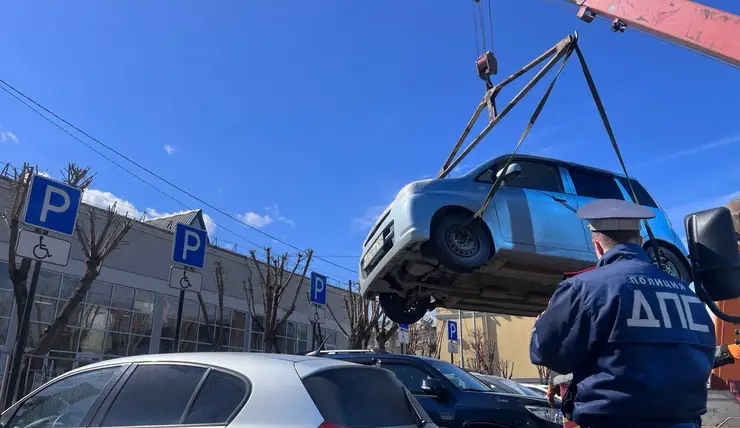 В Красноярске с начала года эвакуировали более 1300 автомобилей