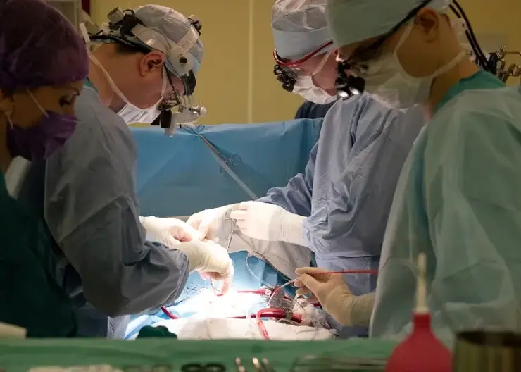 Красноярские кардиохирурги прооперировали 7-летнего ребенка с редким пороком сердца