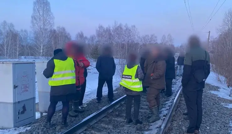 В Красноярском крае 15-летний подросток с приятелем чуть не устроили поджог на железной дороге