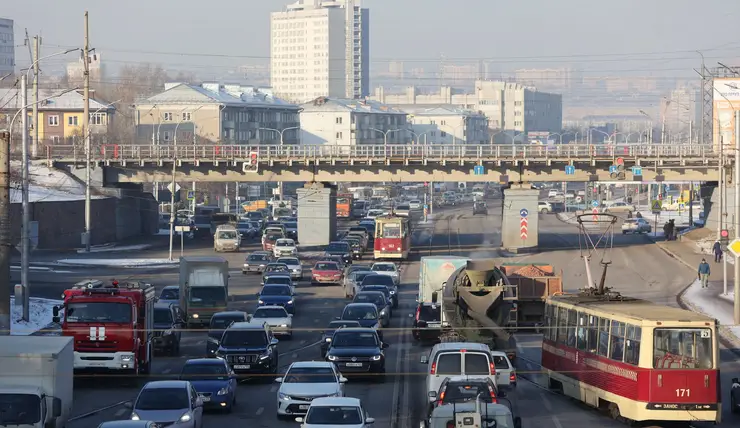 Ограничения для проезда грузовиков по дорогам Красноярска продлили до 31 мая