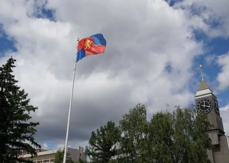 В Красноярске в честь Дня молодежи подняли флаг города