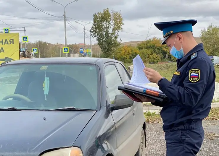 В Красноярске арестовали 13 автомобилей за сутки из-за долгов водителей
