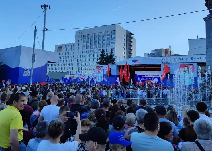 Более 10 тысяч красноярцев пришли на бесплатный концерт группы «Любэ»