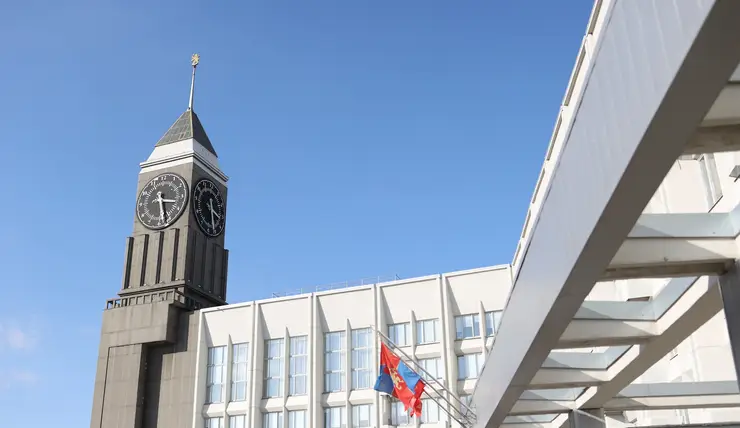 Главные городские часы Красноярска сменили мелодию ко Дню Победы