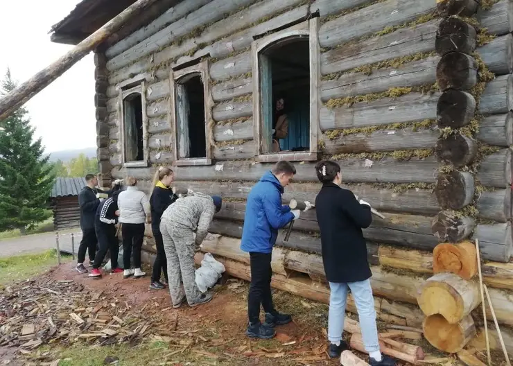 Красноярцев приглашают в «Роев ручей» на мастер-класс по старинным плотницким технологиям