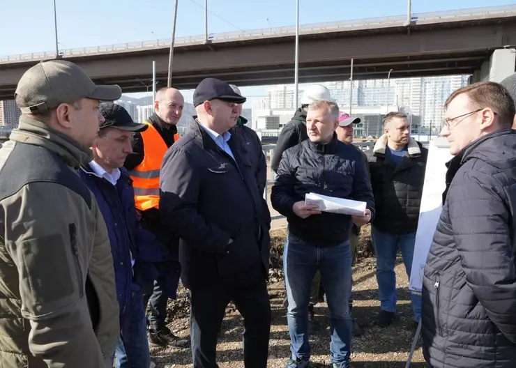 Мэр Красноярска Владислав Логинов проверил ход строительства дороги в Тихих Зорях