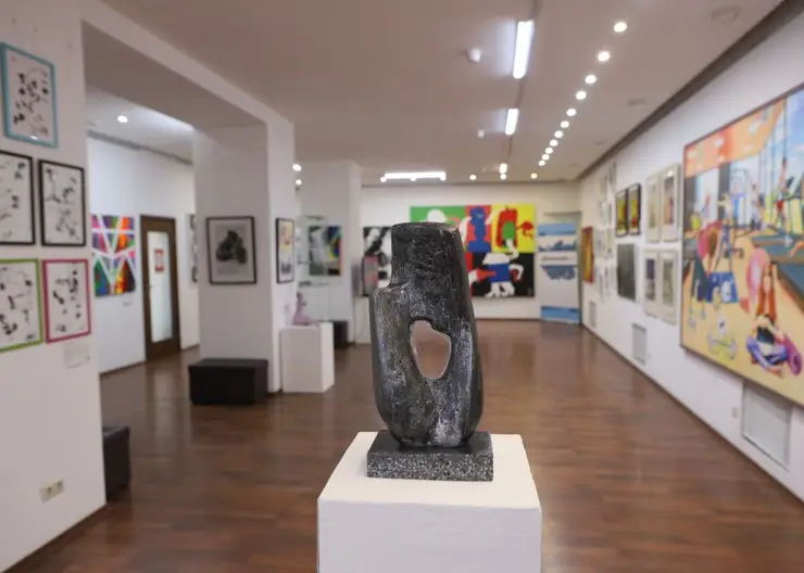 В Доме художника открылась выставка современного искусства «Срез»