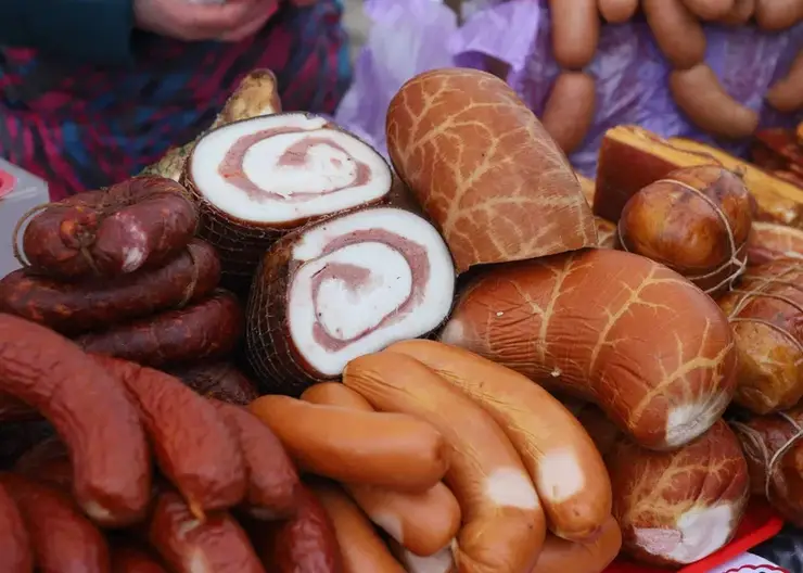 В Красноярском крае за 6 месяцев сняли с продажи 275 килограммов мяса и колбас