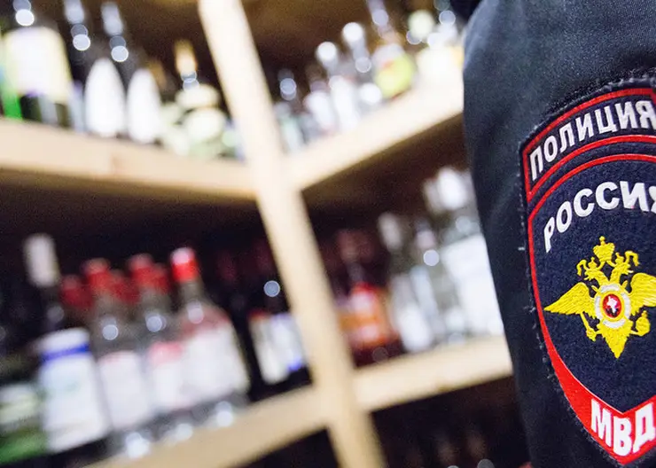 В Красноярске сожители заставляли 7-летнюю дочь красть спиртное для перепродажи