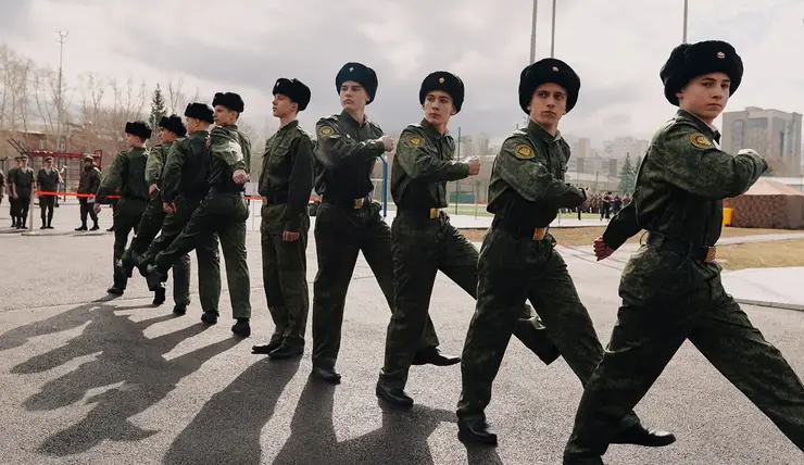 В Красноярске 350 школьников и студентов приняли участие в военно-патриотической игре «Зарница 2.0»