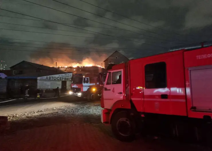 В Лесосибирске при пожаре в гараже погиб человек