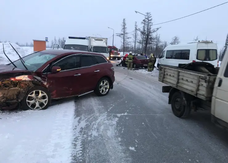 В Норильске в ДТП из трех машин погибли 2 человека