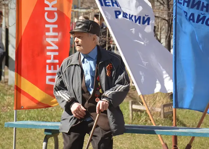 В Ленинском районе Красноярска поздравили ветерана Великой Отечественной войны