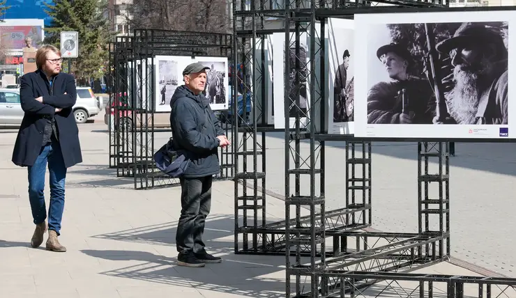 В центре Красноярска открылась фотовыставка с кадрами времен Великой Отечественной войны