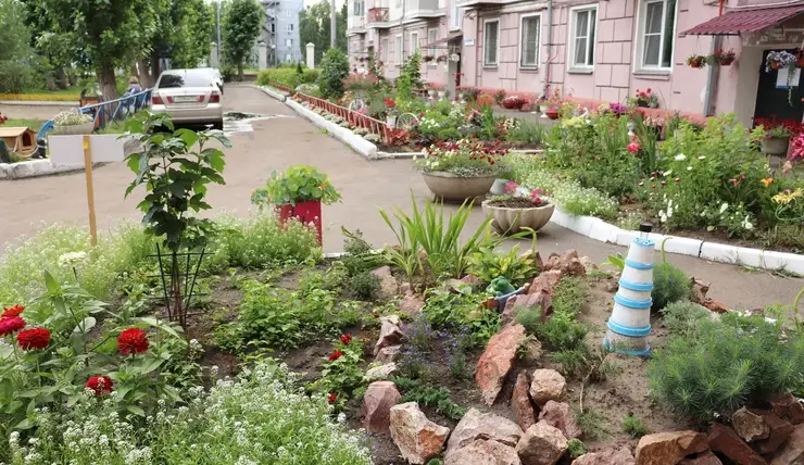 В Красноярске 7 дворов Ленинского района могут получить «зелёные» гранты по 100 тысяч рублей