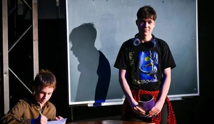 В Красноярске прошёл необычный спектакль о подростковых проблемах