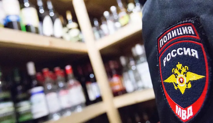 В Красноярске сожители заставляли 7-летнюю дочь красть спиртное для перепродажи