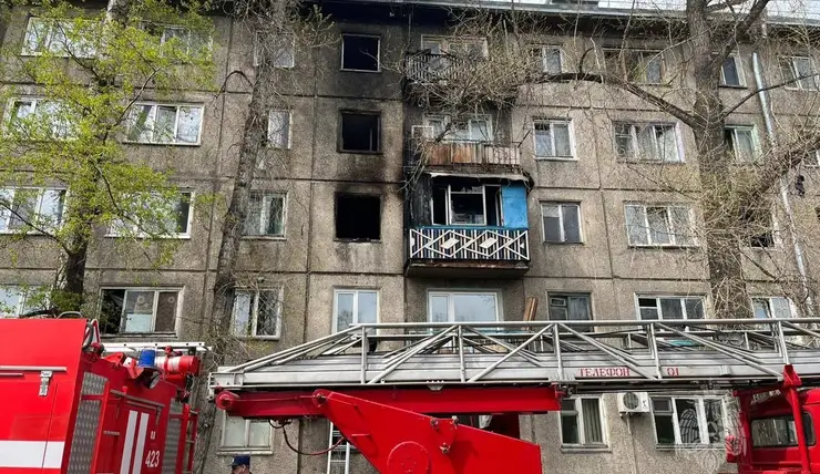 В поселке Красноярского края два человека погибли во время пожара в пятиэтажке