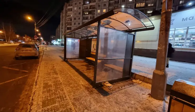 В Красноярске в микрорайоне Солнечный появился новый остановочный павильон