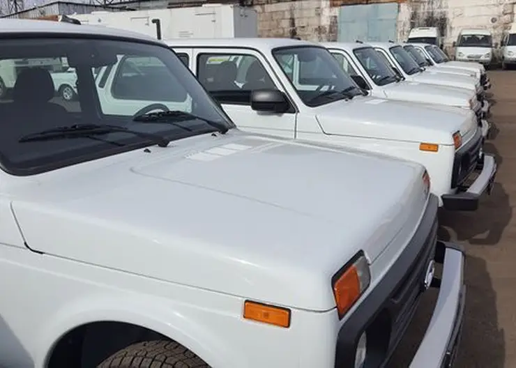 В районы Красноярского края отправятся 10 автомобилей «Нива» для сельских фельдшеров