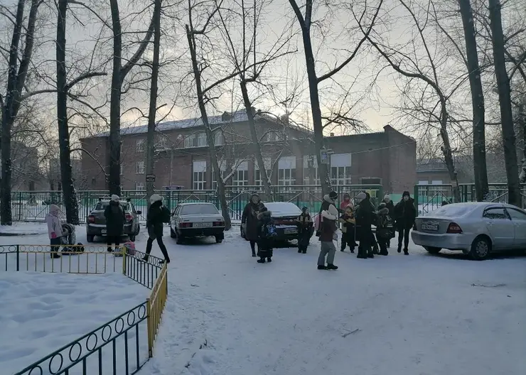 В Красноярске эвакуировали все школы из-за сообщений о минировании