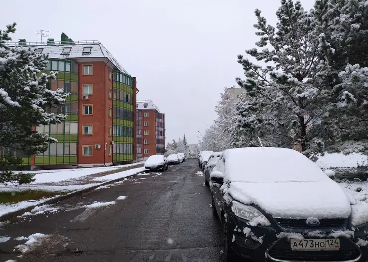 Красноярск засыпало снегом